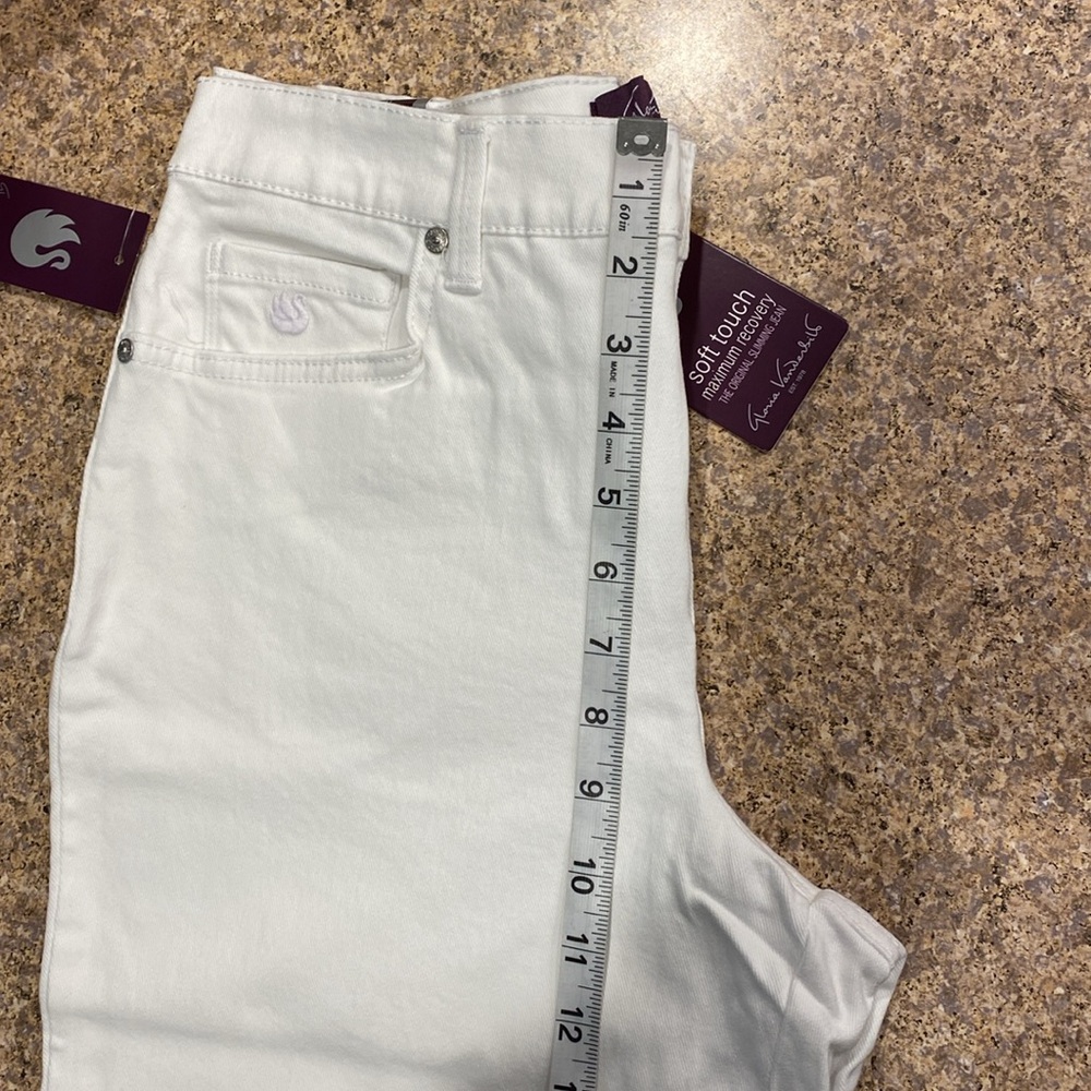NWT Gloria Vanderbilt Amanda White Jeans 10 Short Classic Rise Tapered Leg - Picture 10 of 14